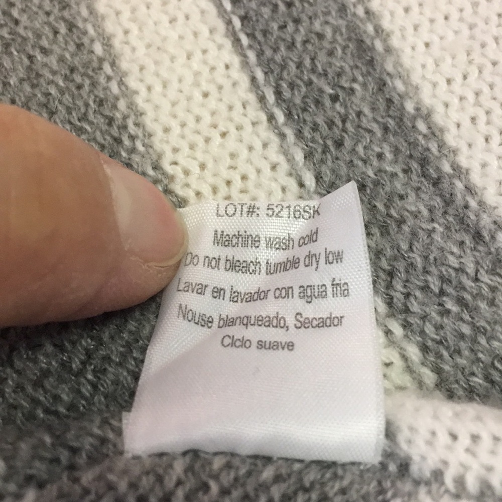 Sleeveless sweater vest/poncho Grey & white size 8 {130} - Picture 4 of 5